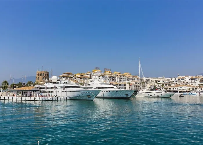 Puerto Banus Frontline With Amazing Sea Views 马尔韦利亚